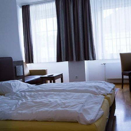 Hotel Vinothek Schwarzer Adler Ottensheim Kültér fotó
