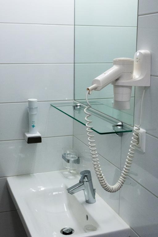 Hotel Vinothek Schwarzer Adler Ottensheim Szoba fotó