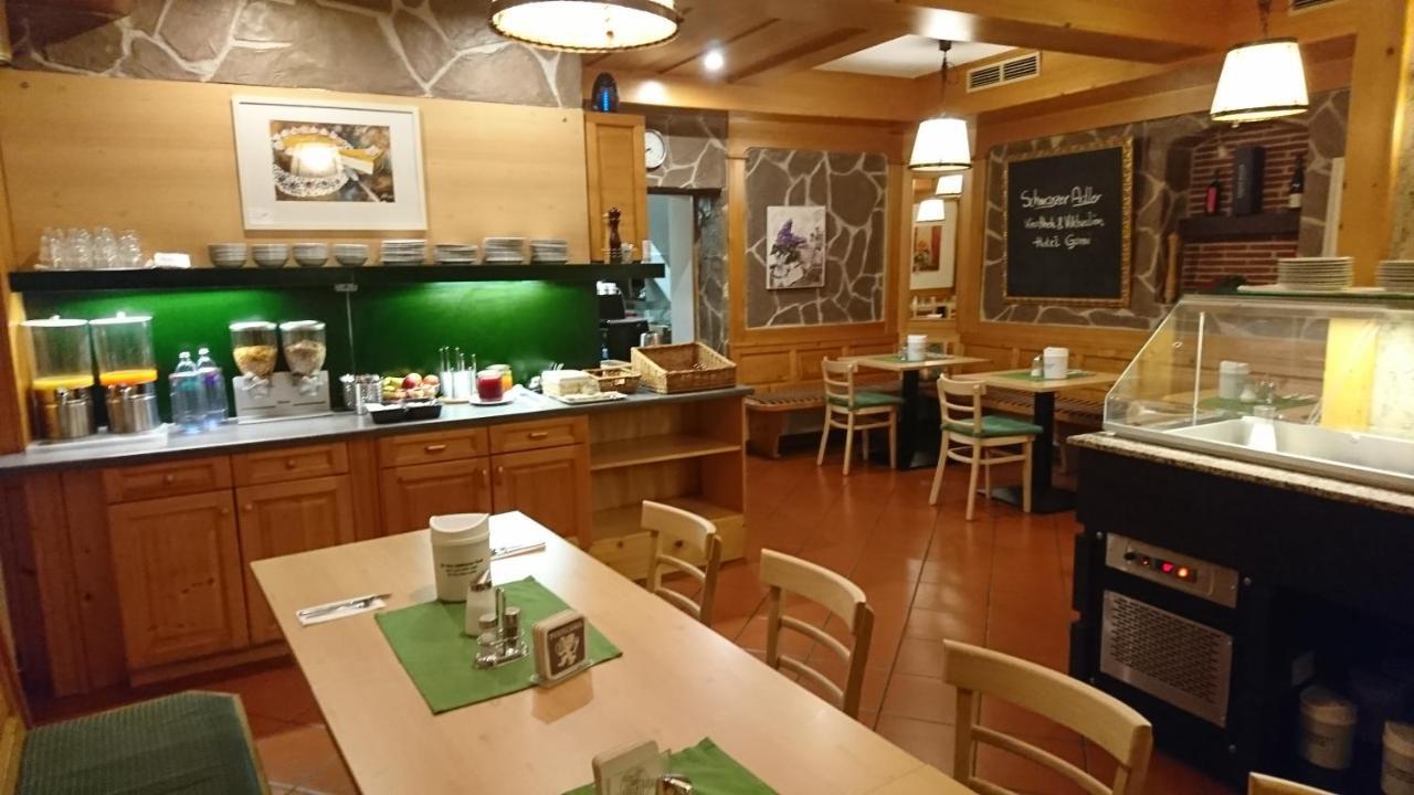 Hotel Vinothek Schwarzer Adler Ottensheim Kültér fotó